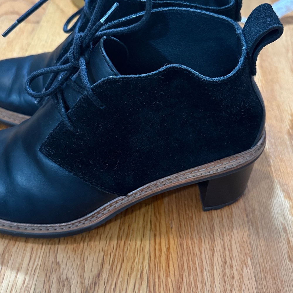 Clarks Trace Glow Black Leather And Suede Ankle Booties Size 10 - Picture 3 of 9